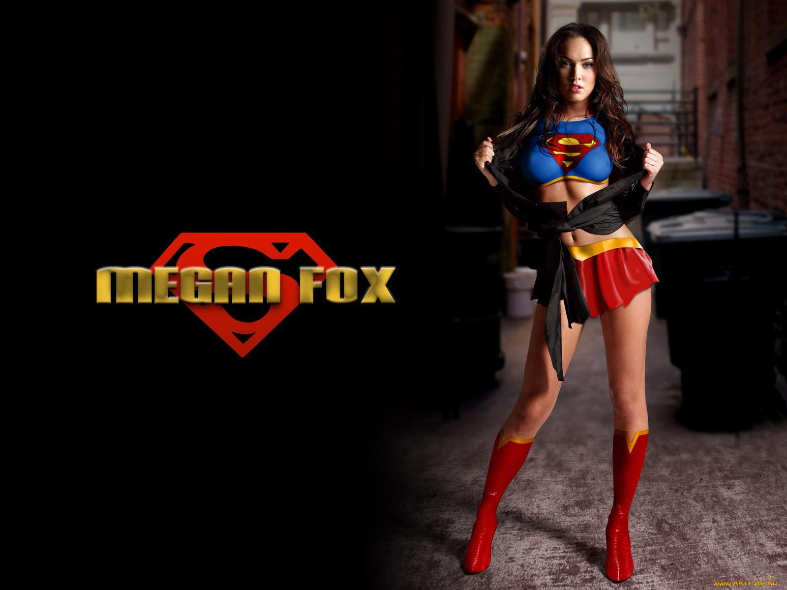 Меган Фокс в костюме Супермена